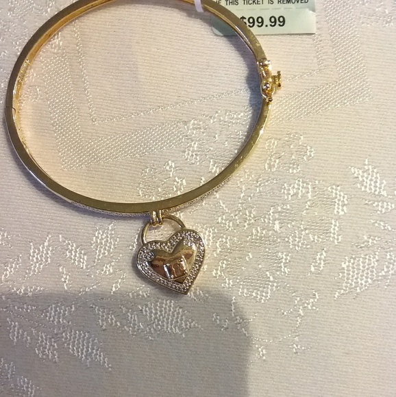 Beautiful Gold over brass Bracelet Diamond accent - Picture 4 of 8